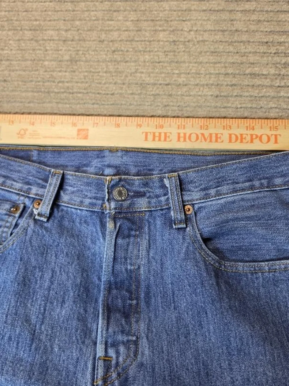 Levis 501 Original Fit Jeans Mens 31x32 Blue Straight Leg Button Fly 00501-0193